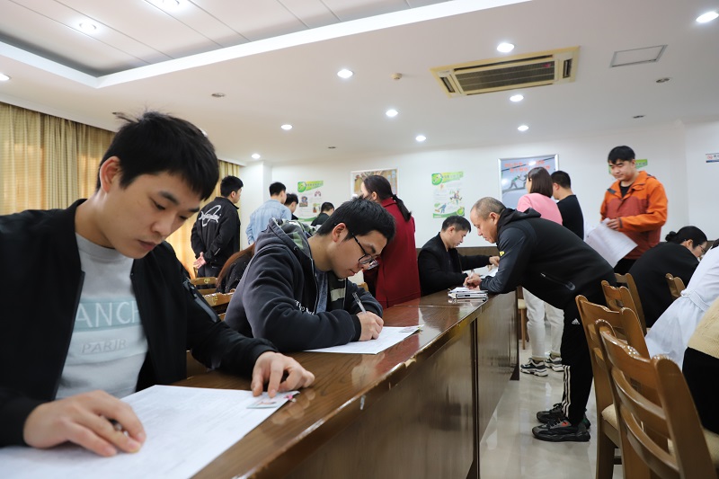 舐め犯し3波多野结衣