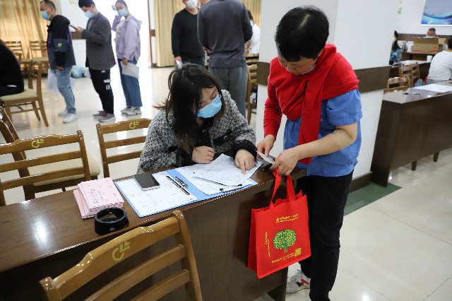 舐め犯し3波多野结衣