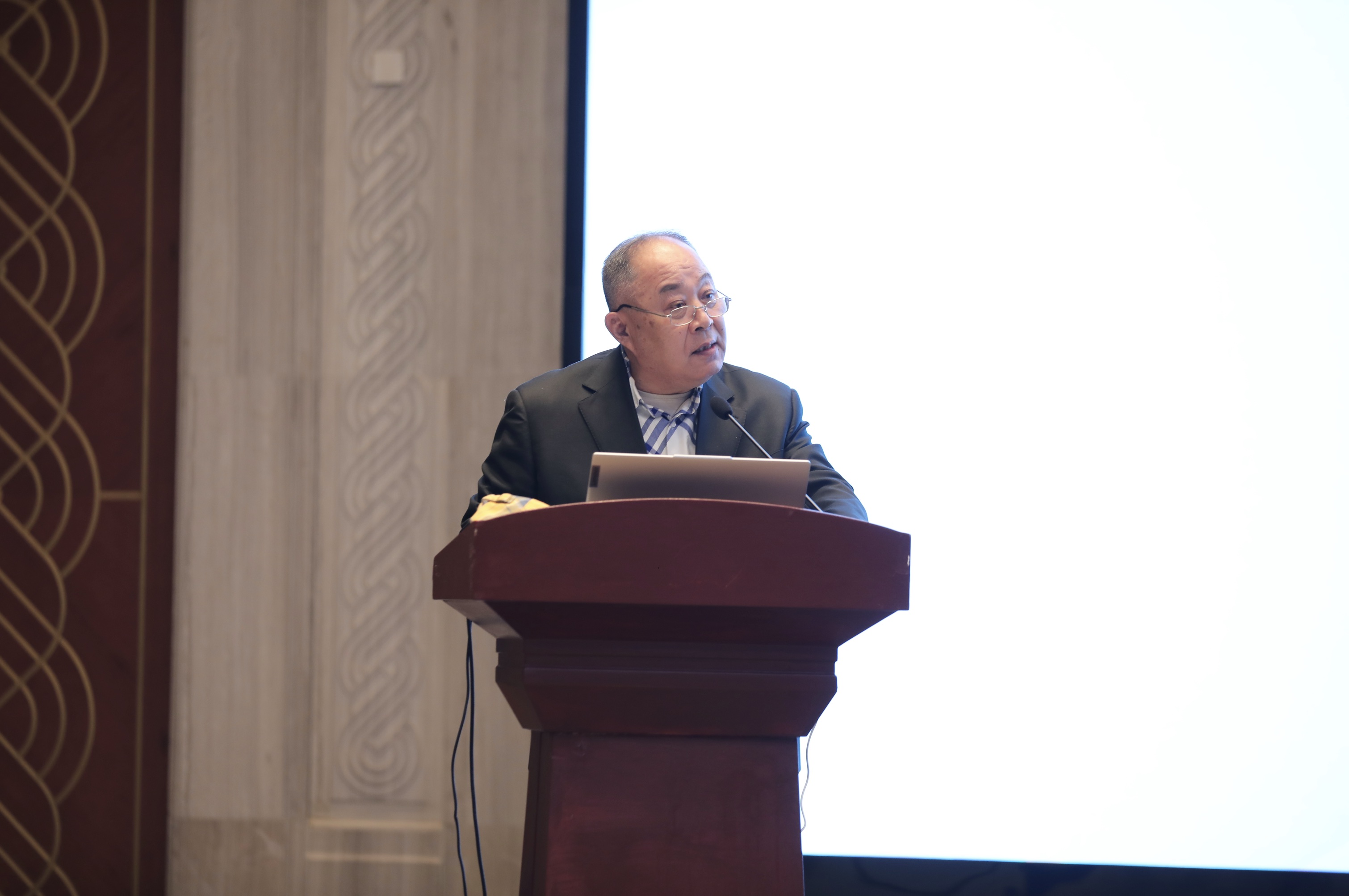 舐め犯し3波多野结衣