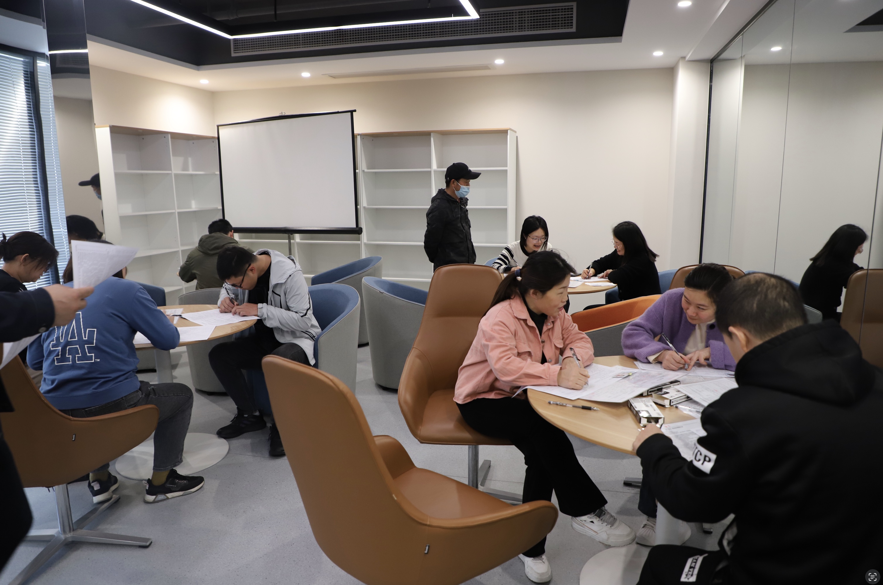 舐め犯し3波多野结衣